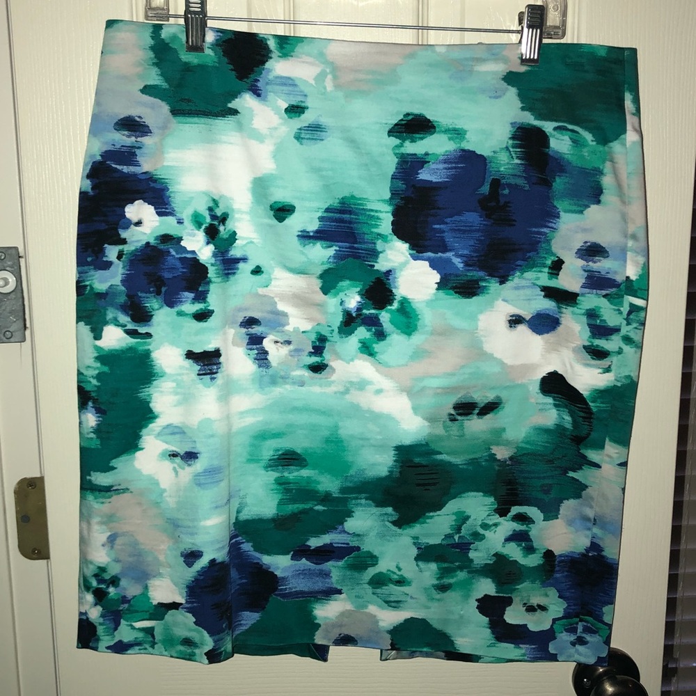 White House Black Market patterned skirt